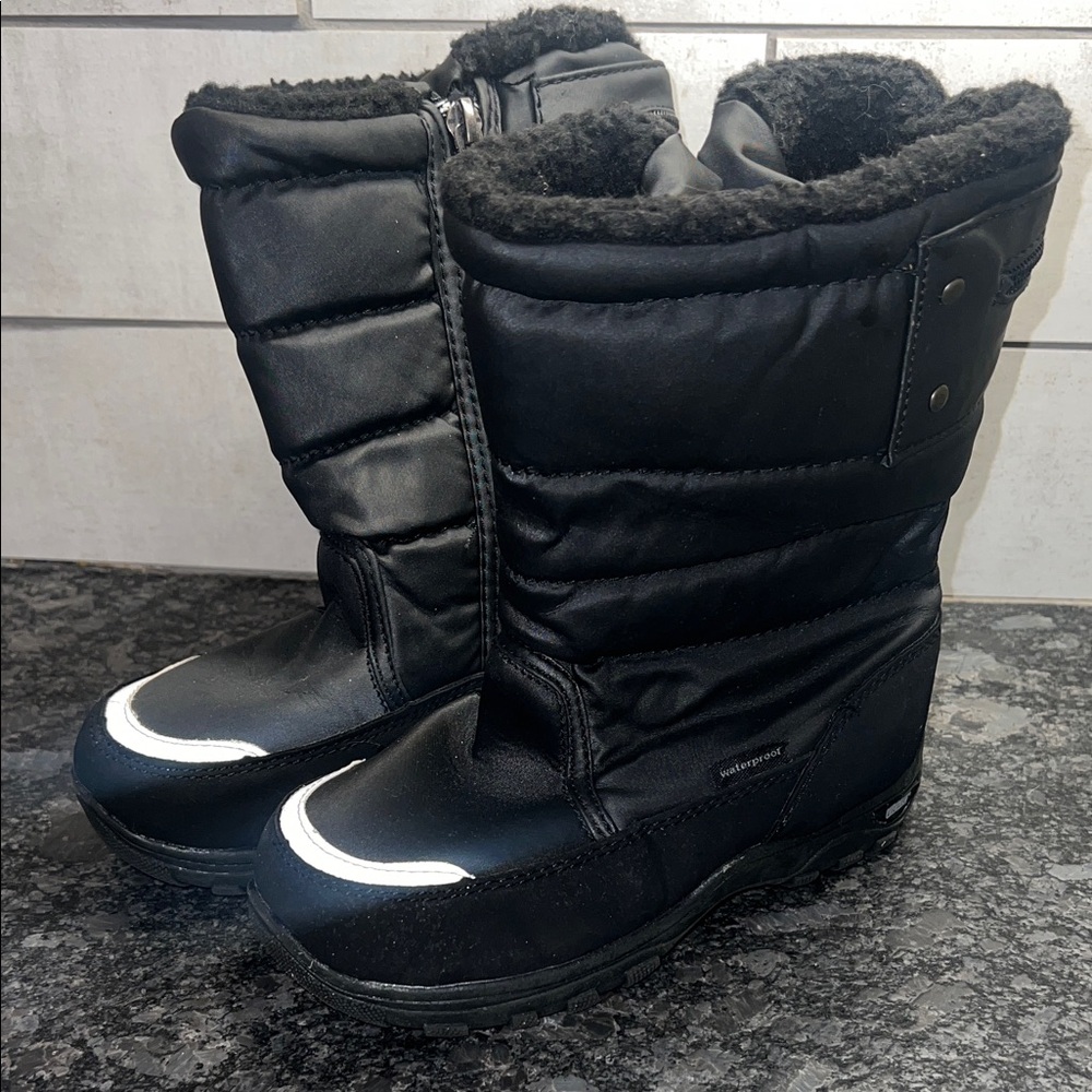 Size 12 Boys Kombhu Black Winter Snow Boots. Very good condition